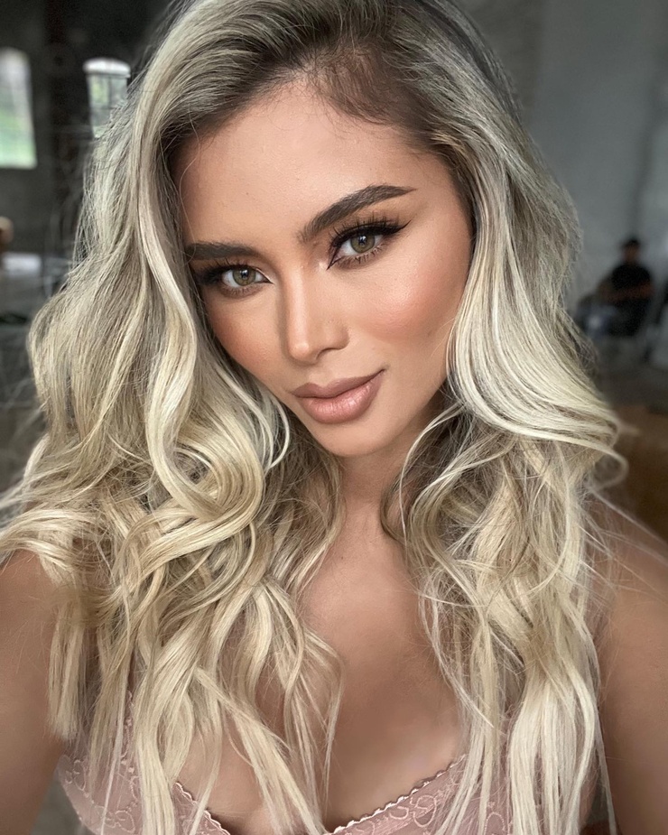 Natalia Adrada Natalia Adrada