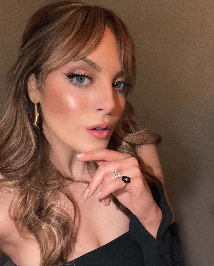 Elizabeth Gillies Elizabeth Gillies
