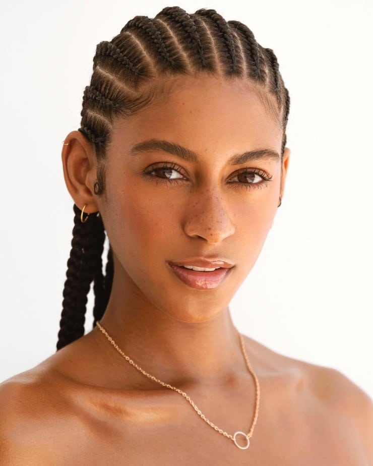 Бриана смит модель. Брейды Робби. 2braids з12. Косы корнроуз. Брейды 2 косички.