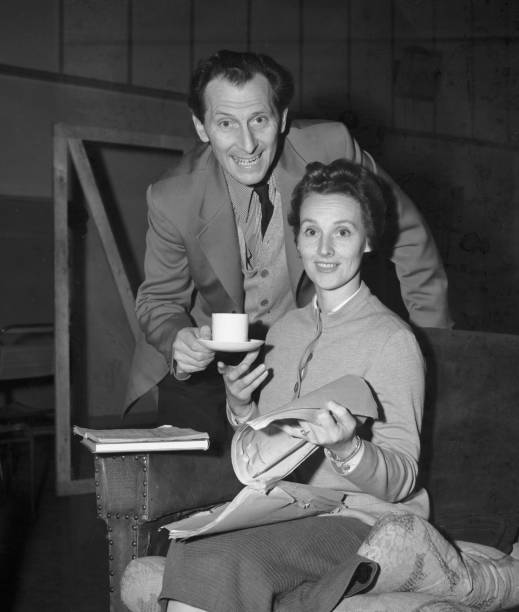 Peter Cushing, Helen Shingler