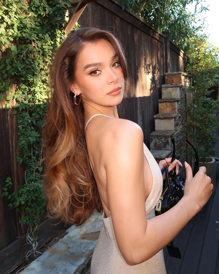 Hailee Steinfeld Hailee Steinfeld
