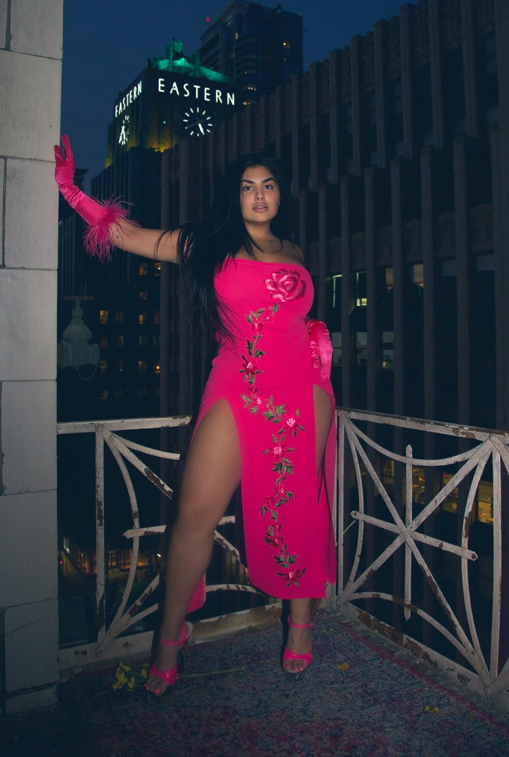 Adriana Sahar image