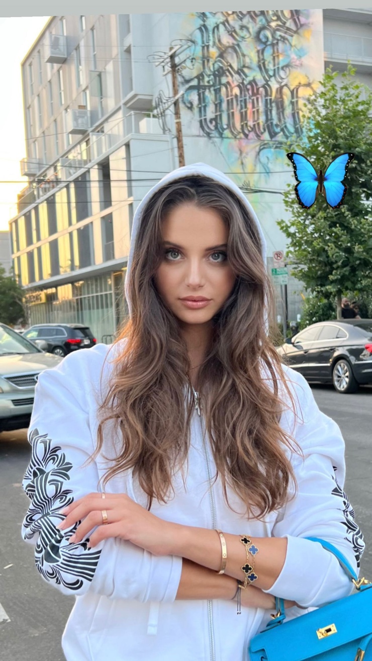 Carina Zavline