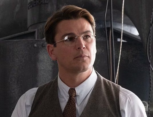 Ernest Lawrence (Josh Hartnett)