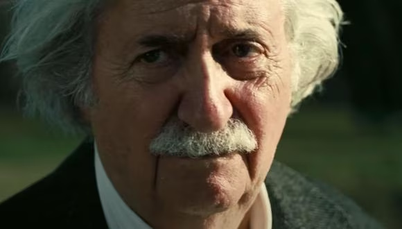 Albert Einstein (Tom Conti)