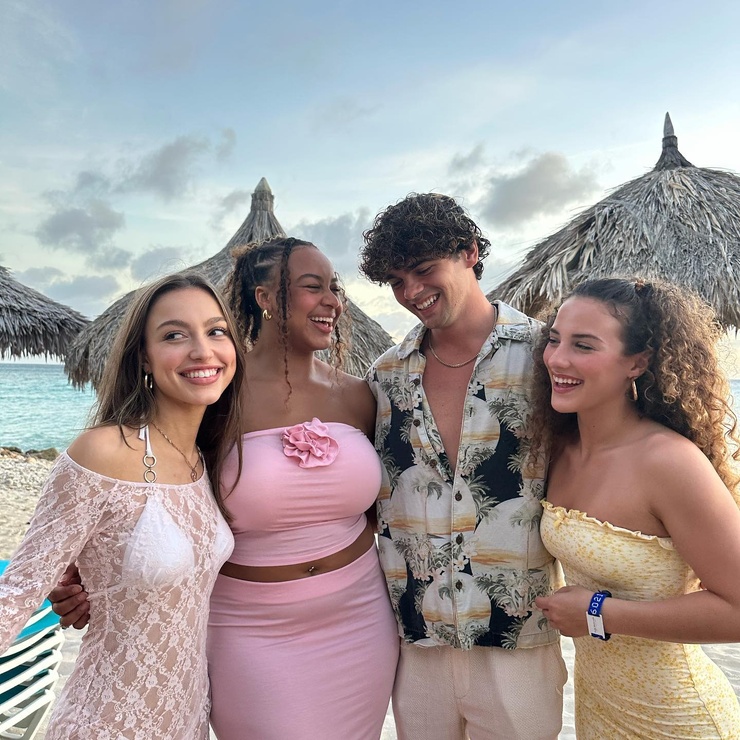 Sofie Dossi