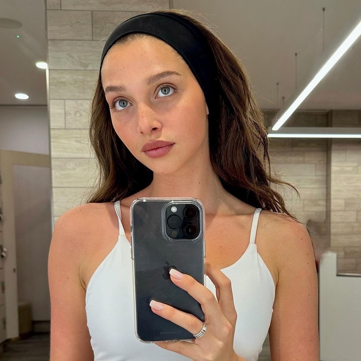 Talia Wallis