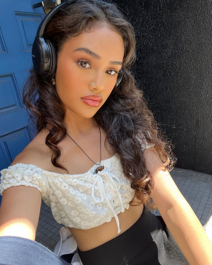 Ariana Tan Ariana Tan