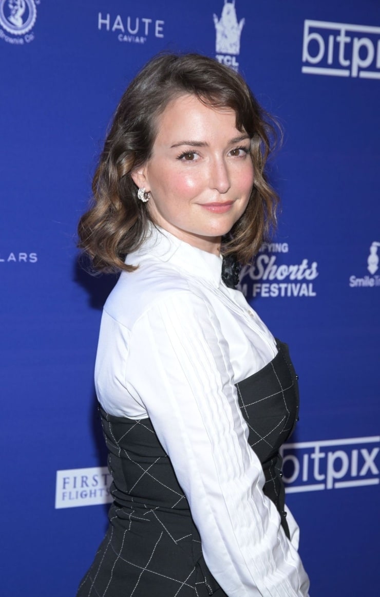 Milana Vayntrub