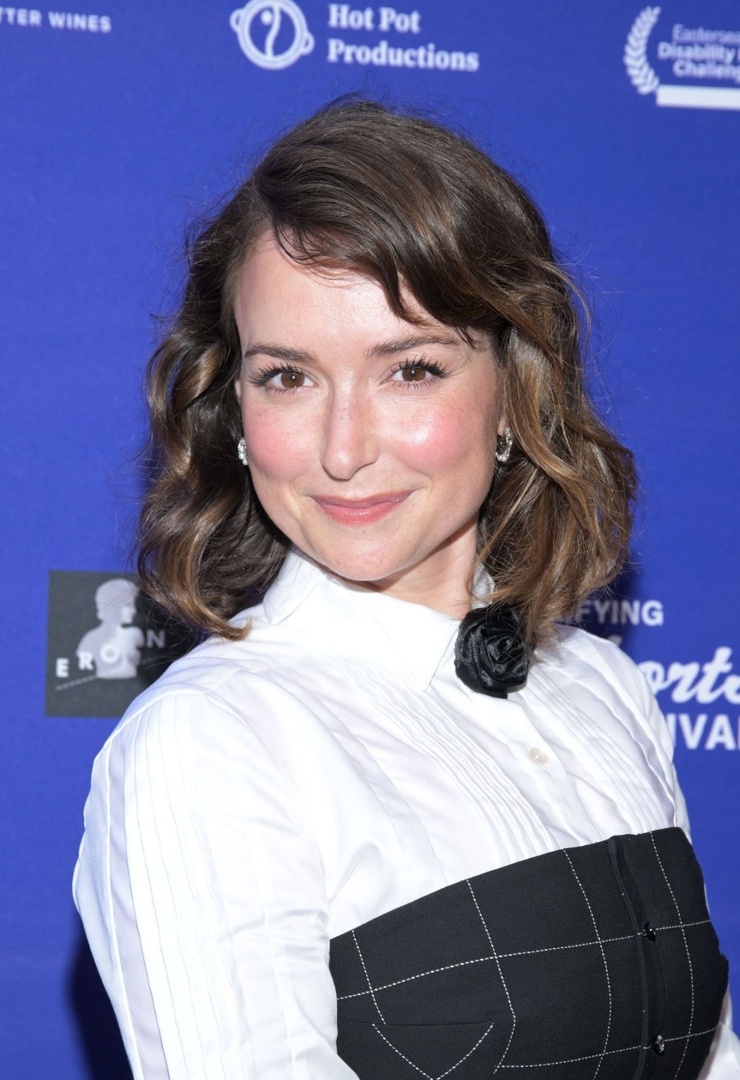 Milana Vayntrub 2016 Location Managers Guild