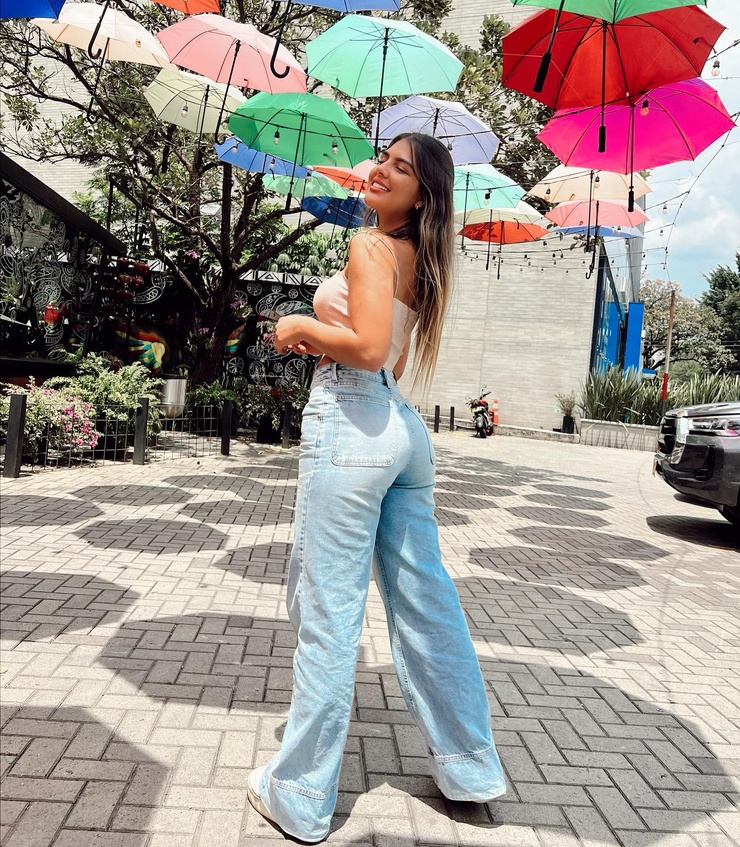 LAURA GIRALDO LAURA GIRALDO