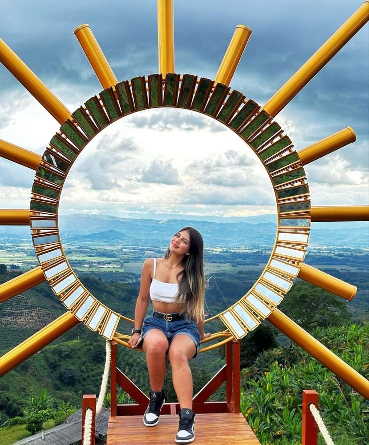 LAURA GIRALDO