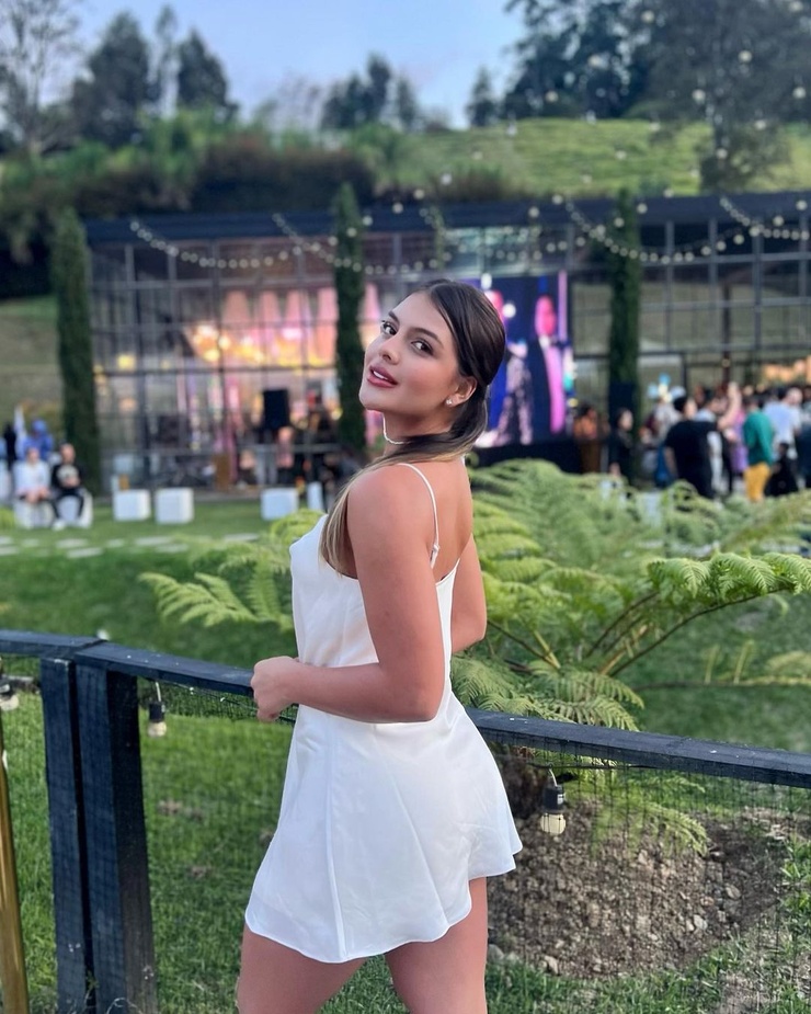 LAURA GIRALDO LAURA GIRALDO