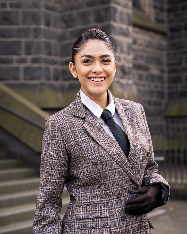 Mrunal Thakur Mrunal Thakur