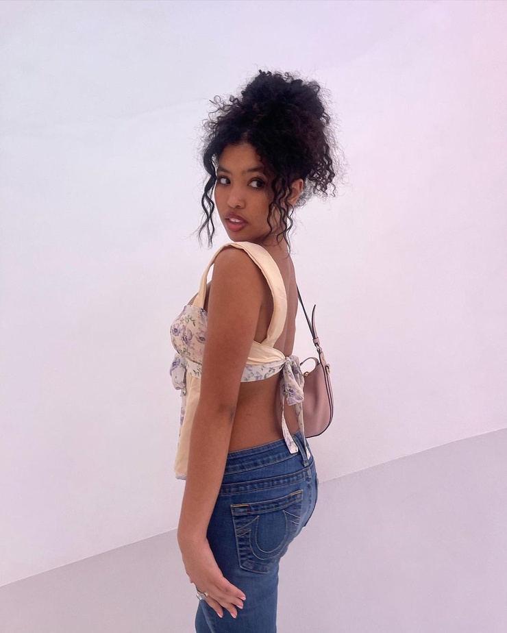 Anais Lee