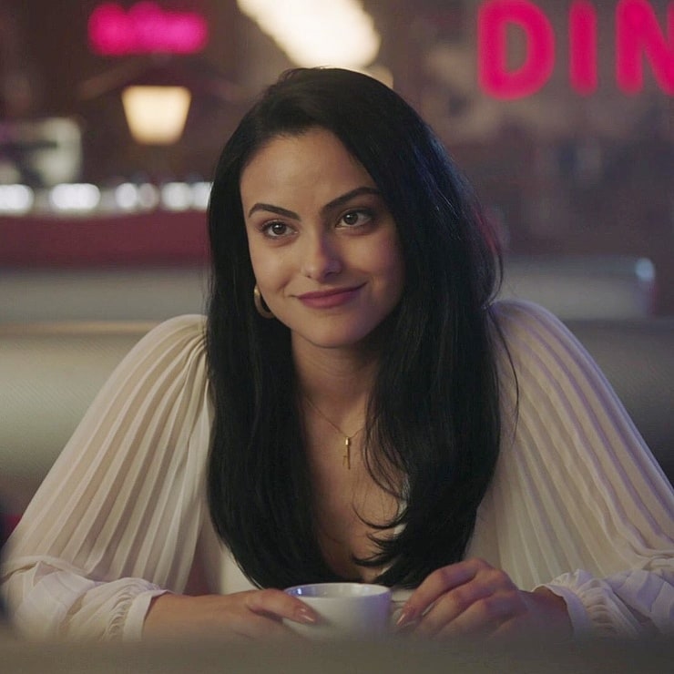 Camila Mendes