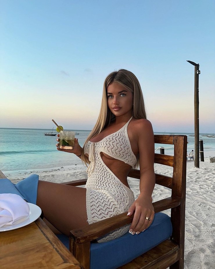 Mia Woodhall