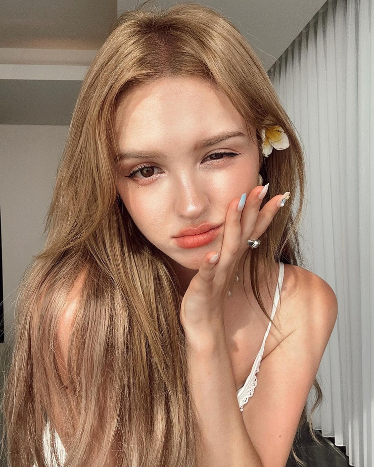 Elina Karimova Elina Karimova
