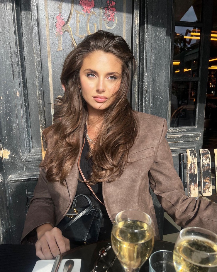 Carina Zavline