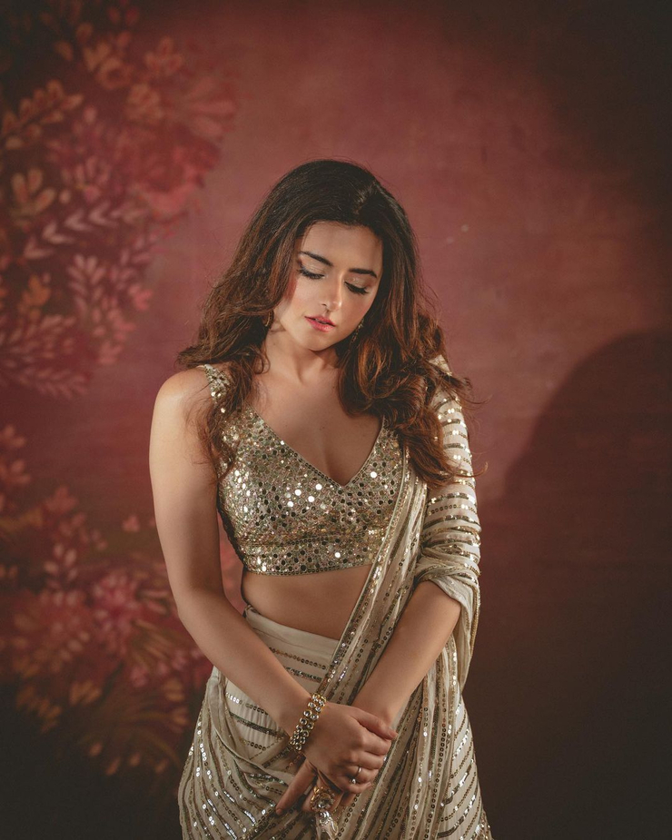 Riddhi Dogra