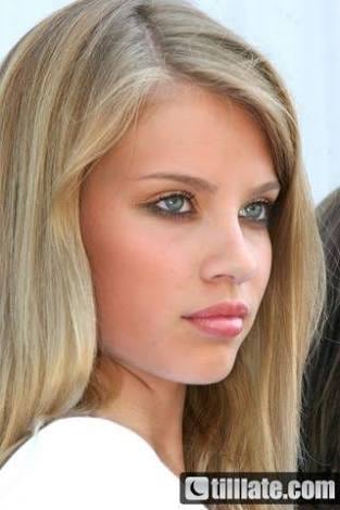 Xenia Tchoumitcheva Xenia Tchoumitcheva