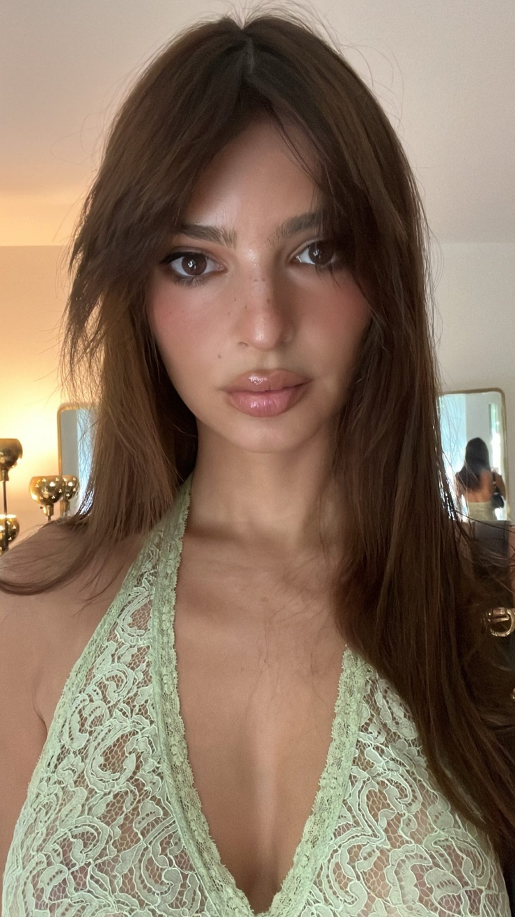 Emily Ratajkowski