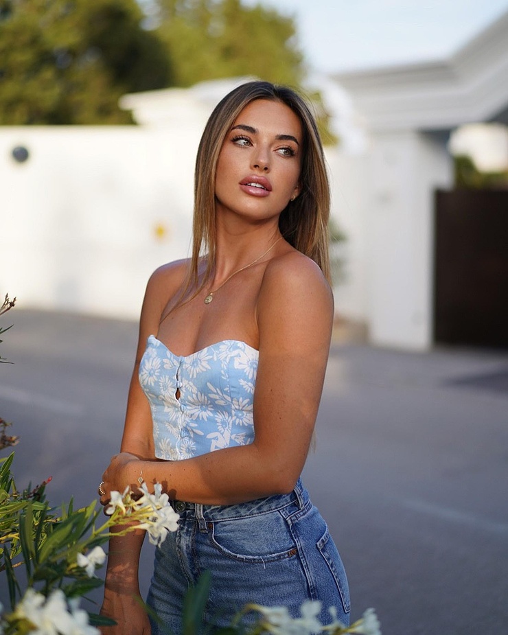 Izabela Ion Izabela Ion