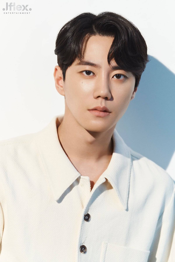 Joon-Young Lee