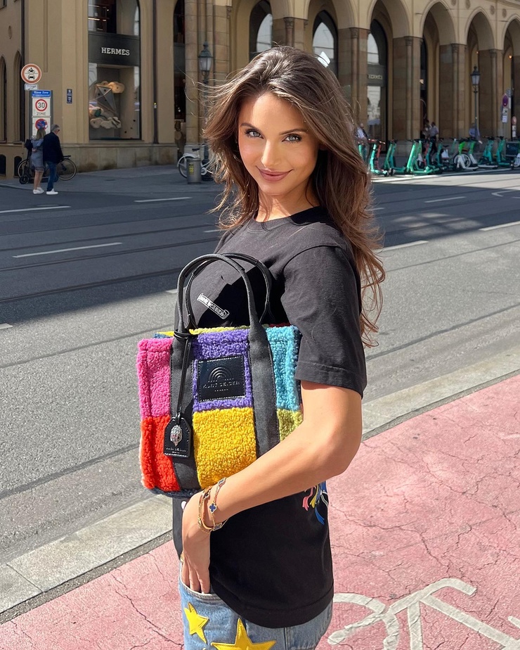 Carina Zavline