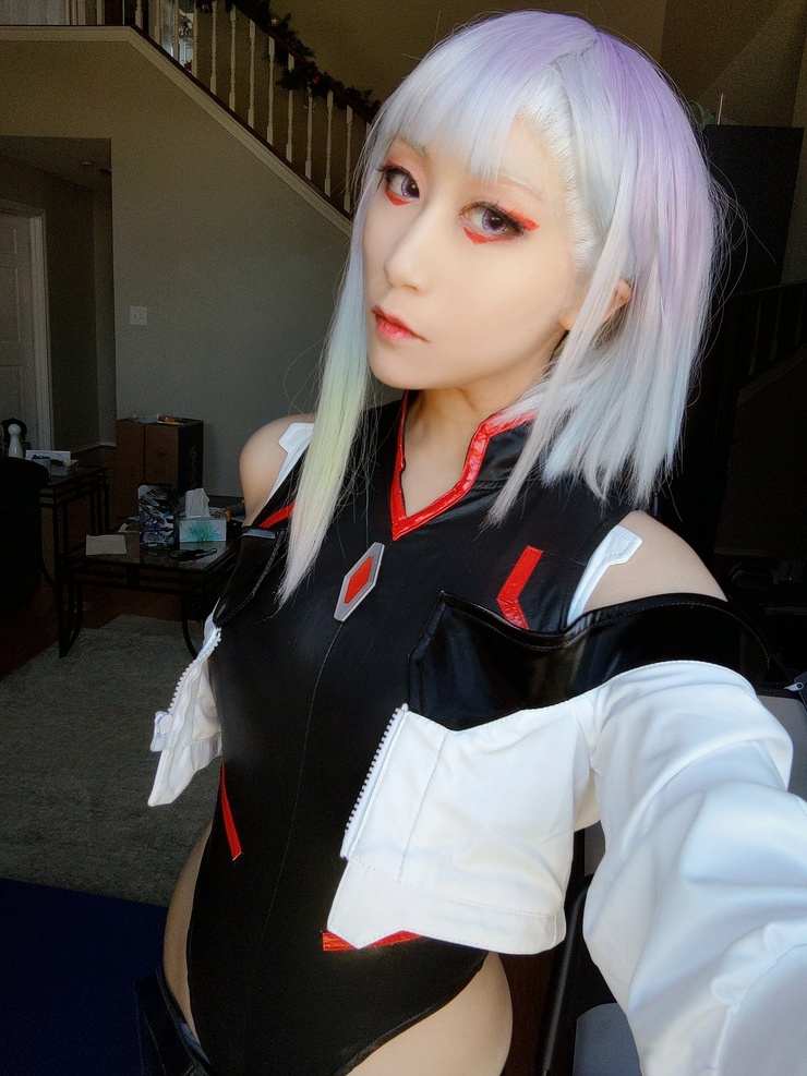 Emi Lo