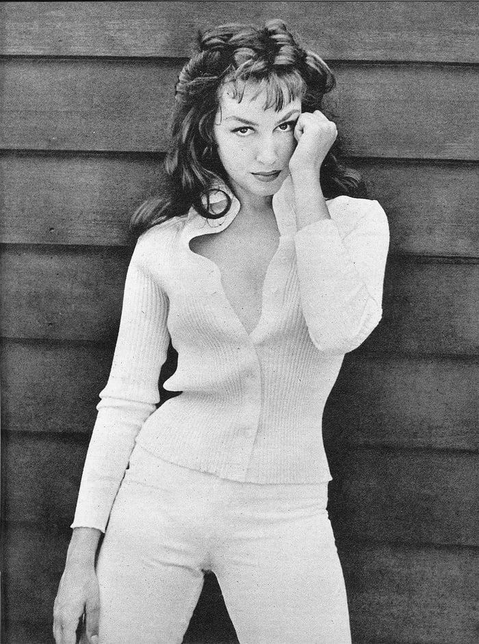 Julie Newmar Image 3999