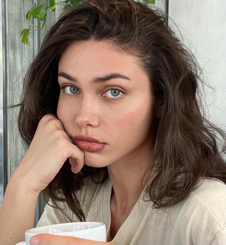 Vika Bronova Vika Bronova