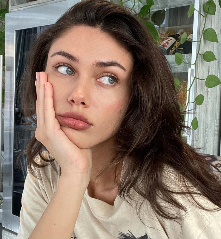 Vika Bronova Vika Bronova