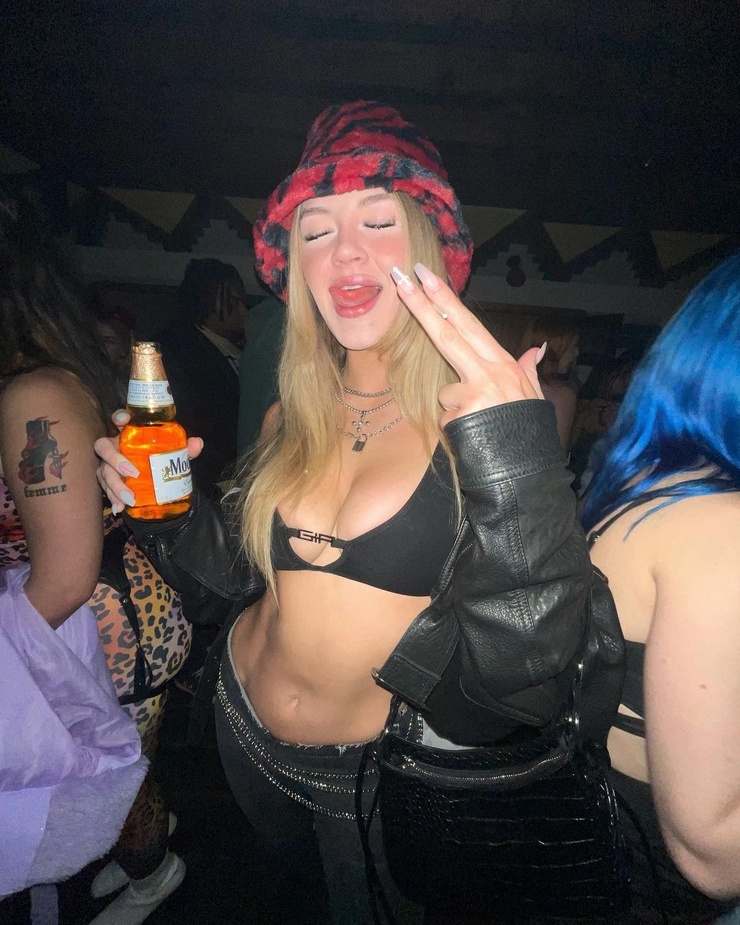 Taylor LaVie