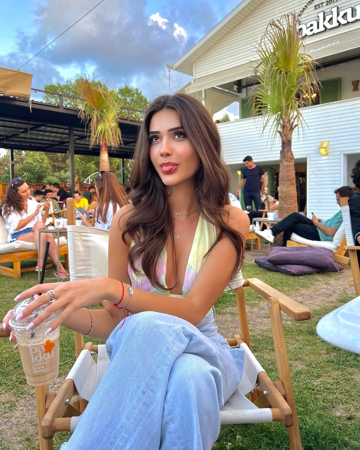 Efsa Ozgur