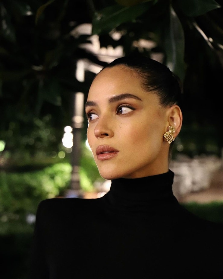Adria Arjona Adria Arjona