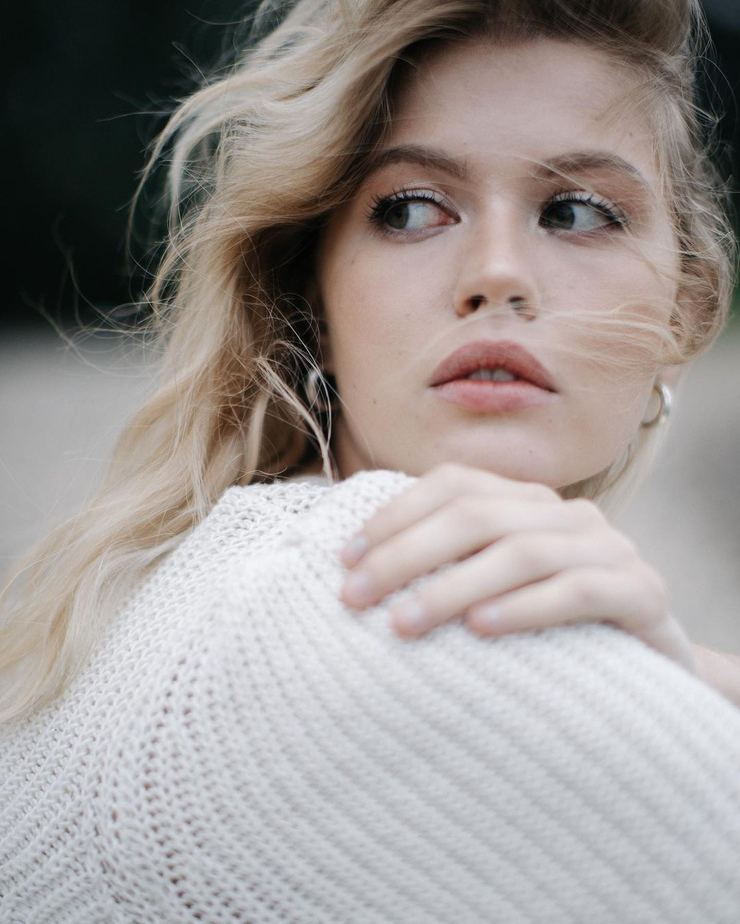 Picture of Luna (model)