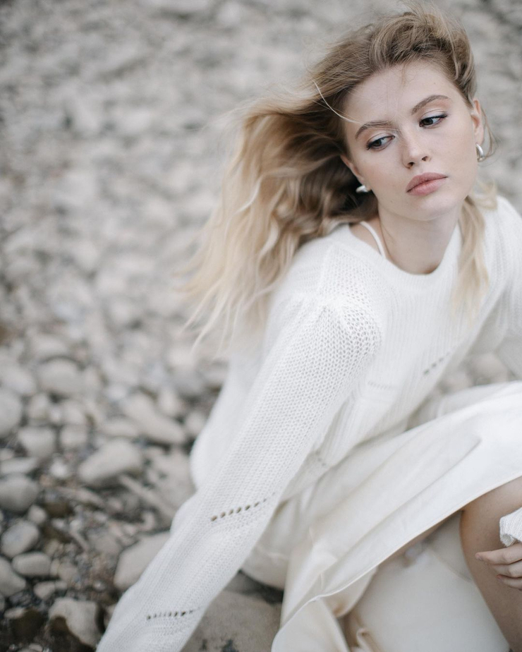 Picture of Luna (model)