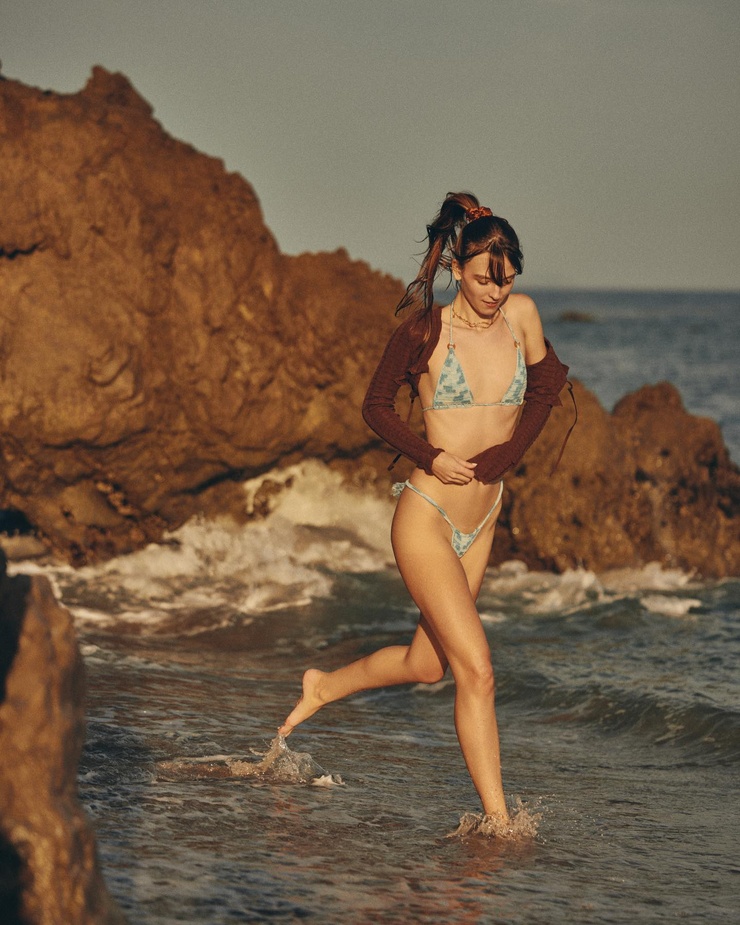 Savvy Taylor Savvy Taylor