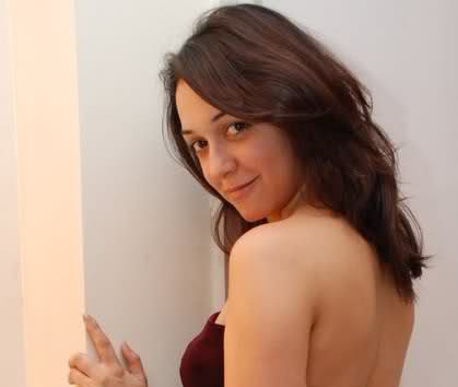 Nauheed Cyrusi Nauheed Cyrusi