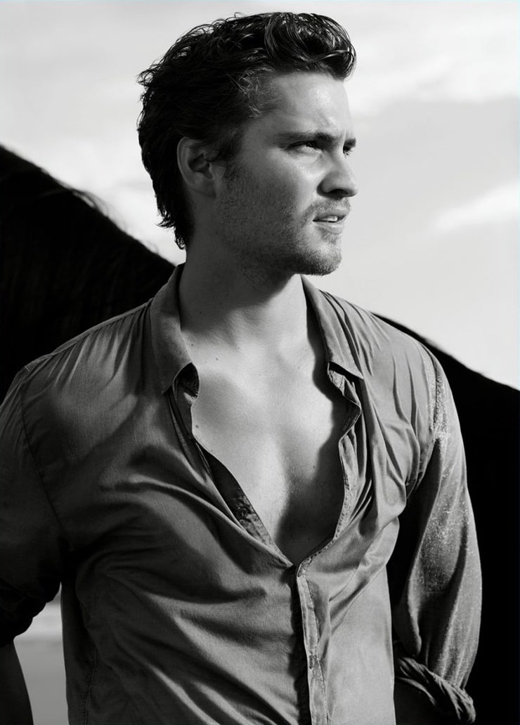 Picture of Luke Grimes