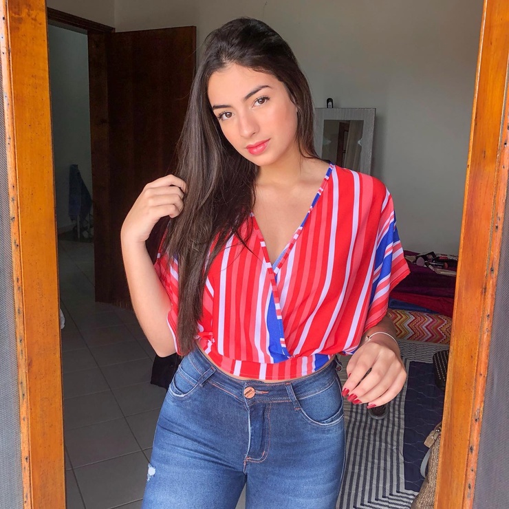 Júlia Puzzuoli Júlia Puzzuoli