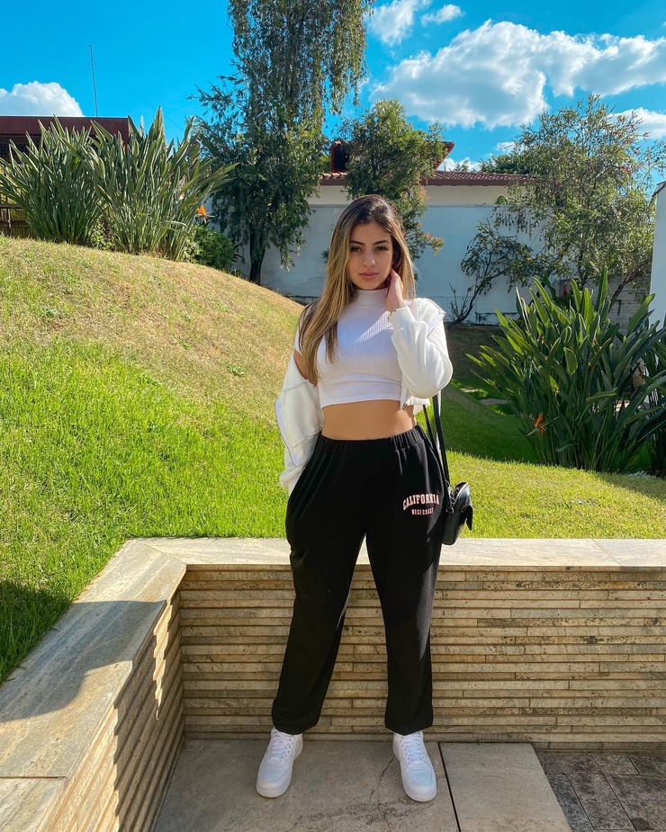 Júlia Puzzuoli
