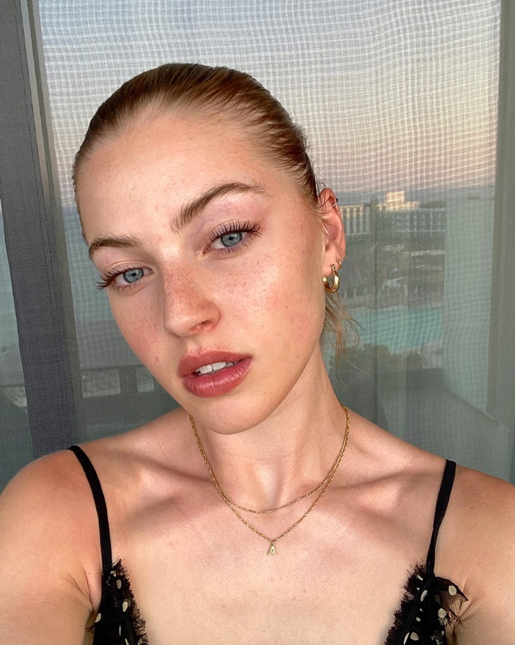 Annie Kate Knowles