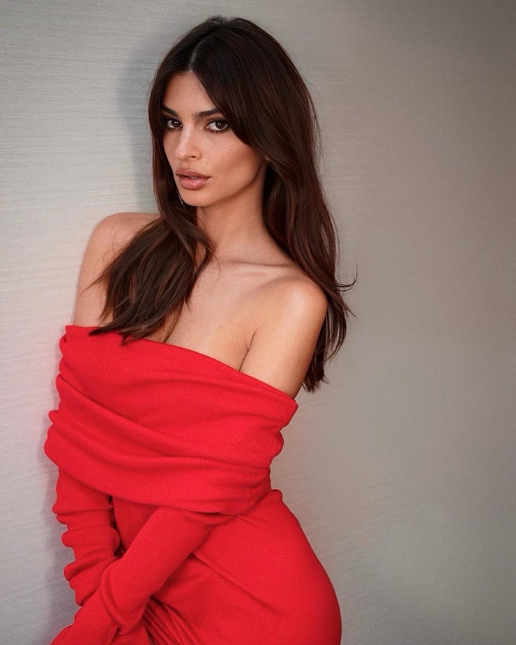 Emily Ratajkowski