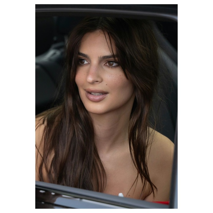 Emily Ratajkowski