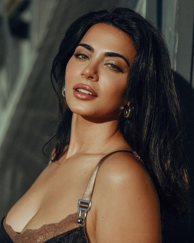 Emeraude Toubia Emeraude Toubia