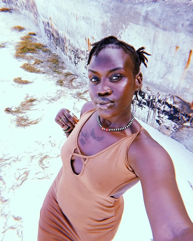 Fem Black Queen