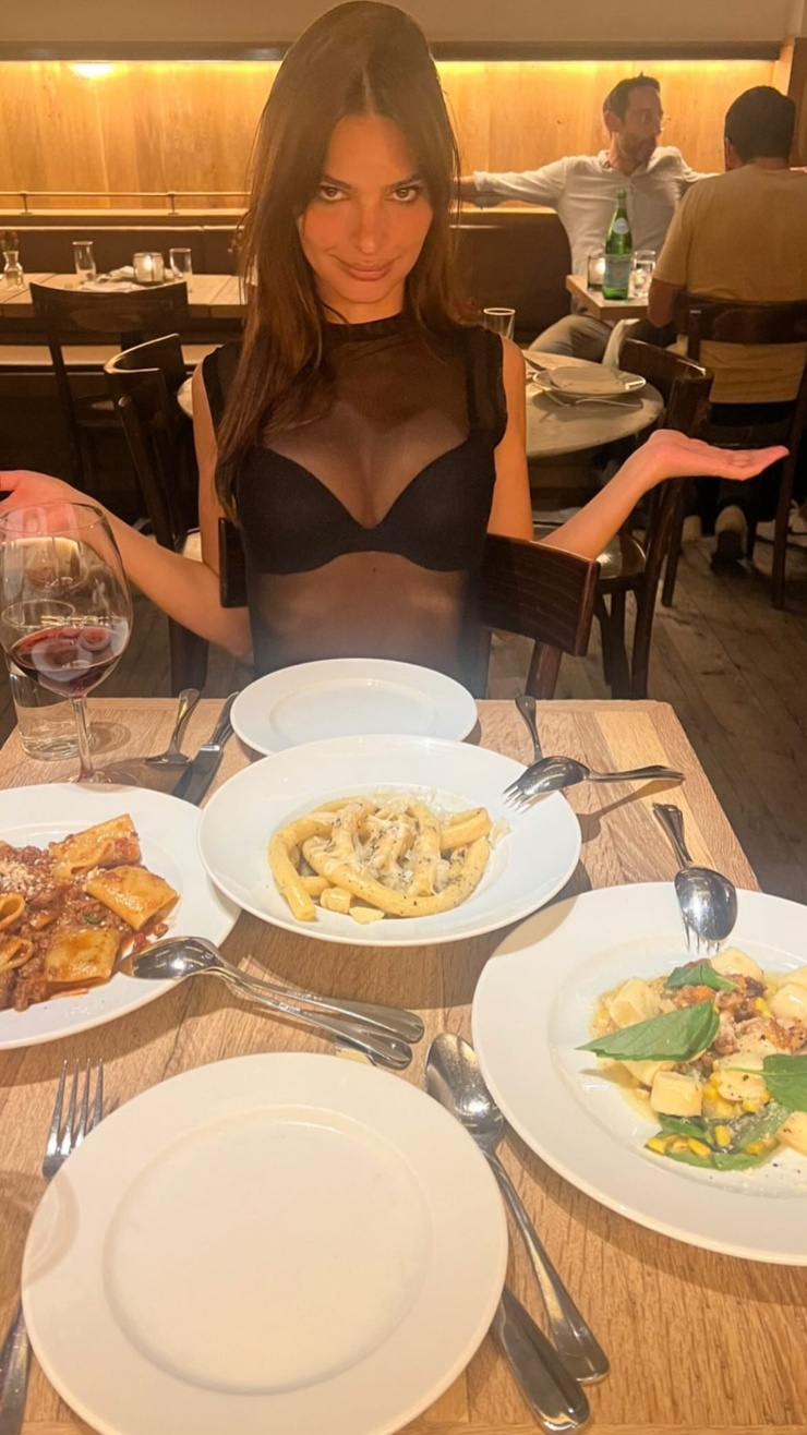 Emily Ratajkowski