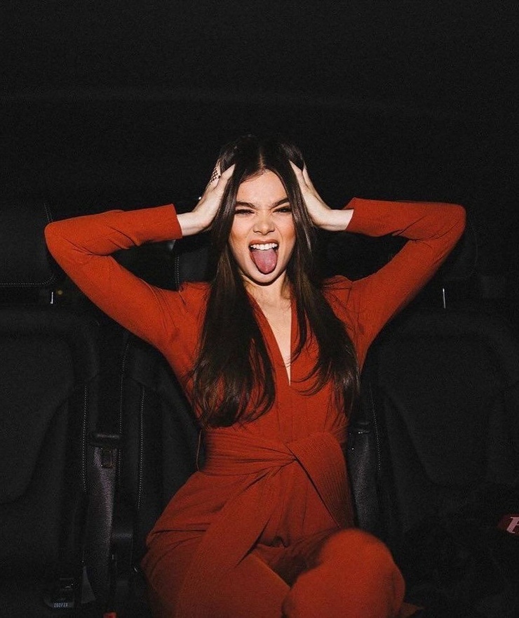 Hailee Steinfeld Hailee Steinfeld